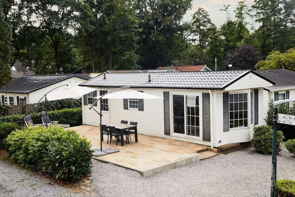 4 Persons Chalet Valkenbosch Situated In The Forested Area オーイステルウェイク エクステリア 写真